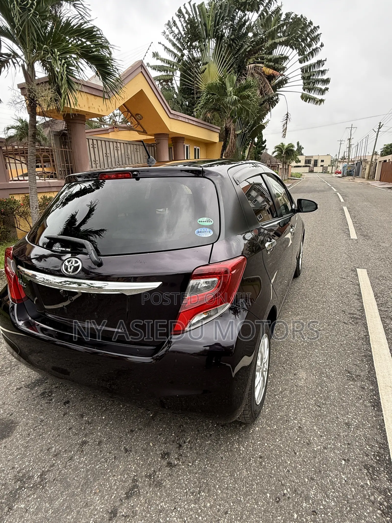 Toyota Vitz 1.3 FWD 3dr 2015 Burgundy