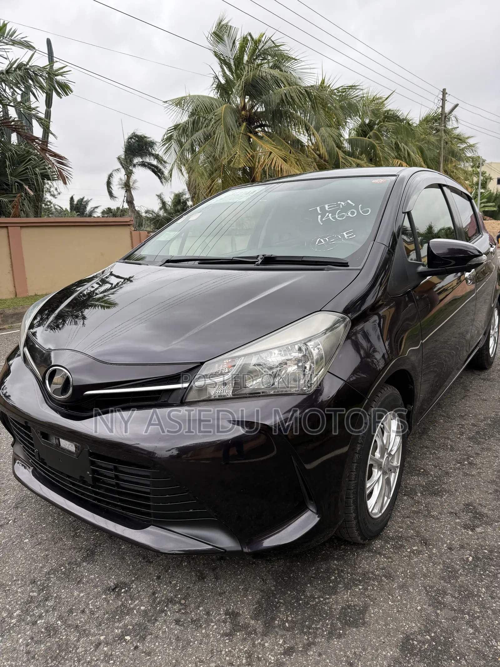 Toyota Vitz 1.3 FWD 3dr 2015 Burgundy