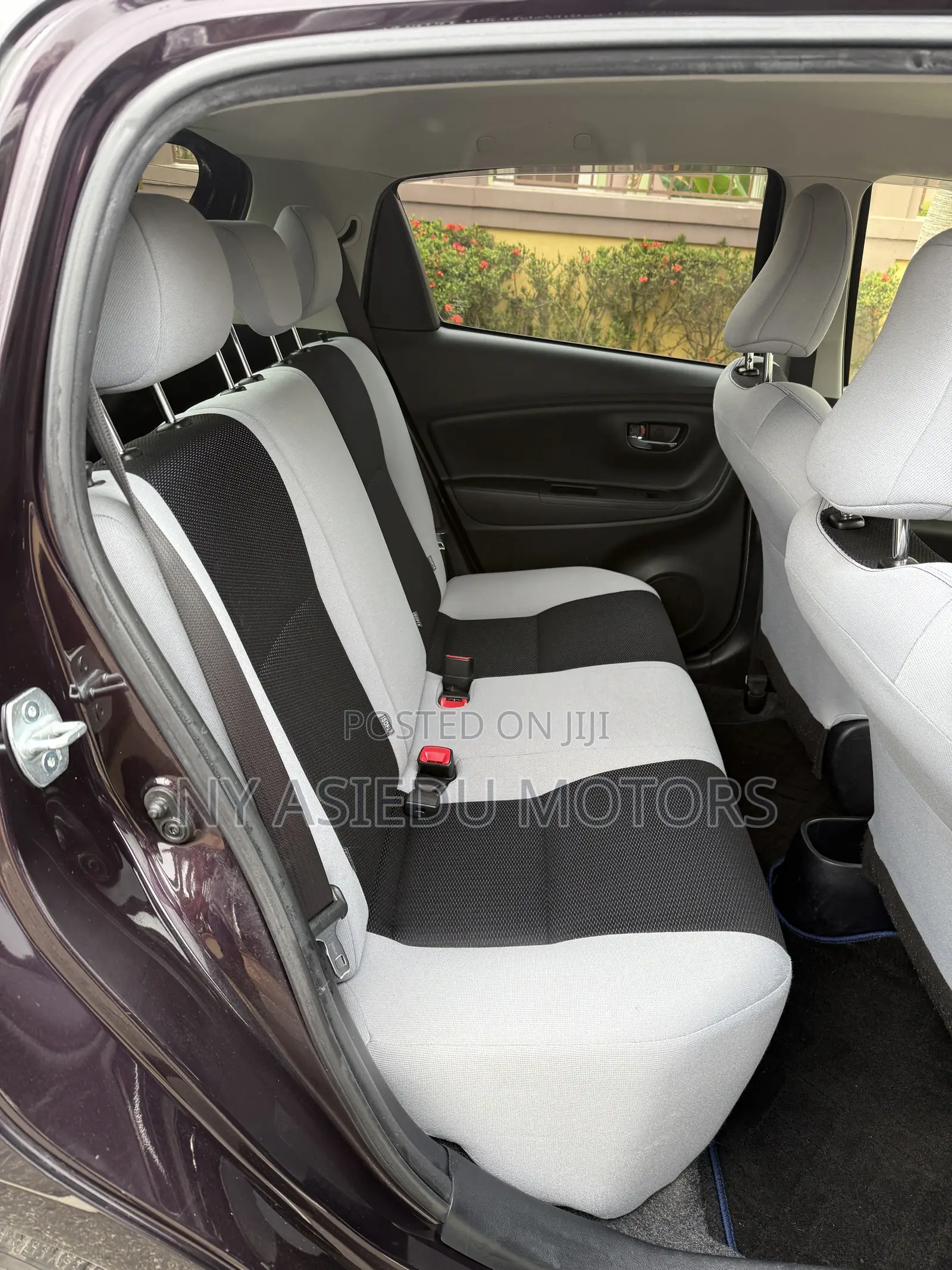 Toyota Vitz 1.3 FWD 3dr 2015 Burgundy