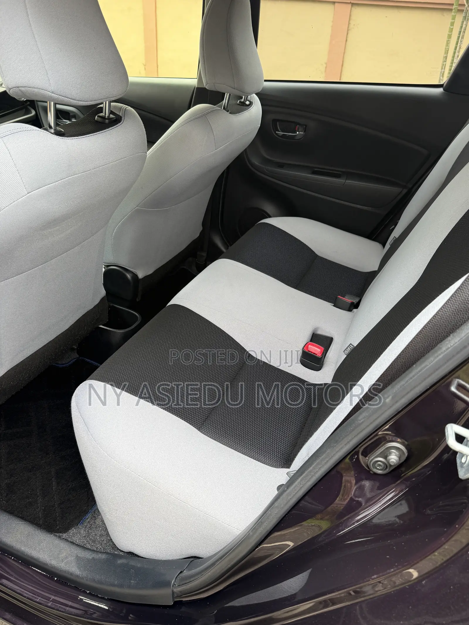 Toyota Vitz 1.3 FWD 3dr 2015 Burgundy