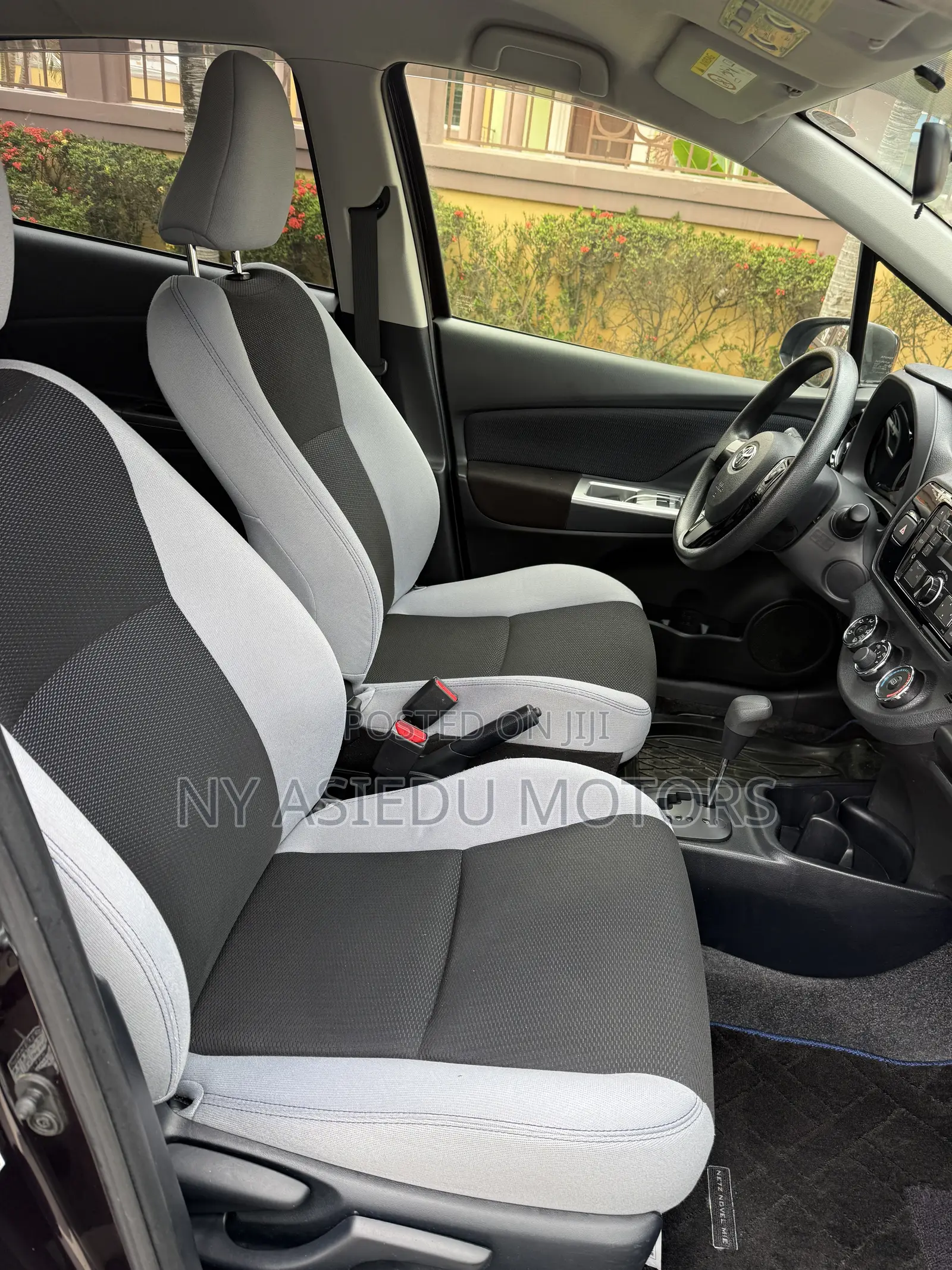 Toyota Vitz 1.3 FWD 3dr 2015 Burgundy
