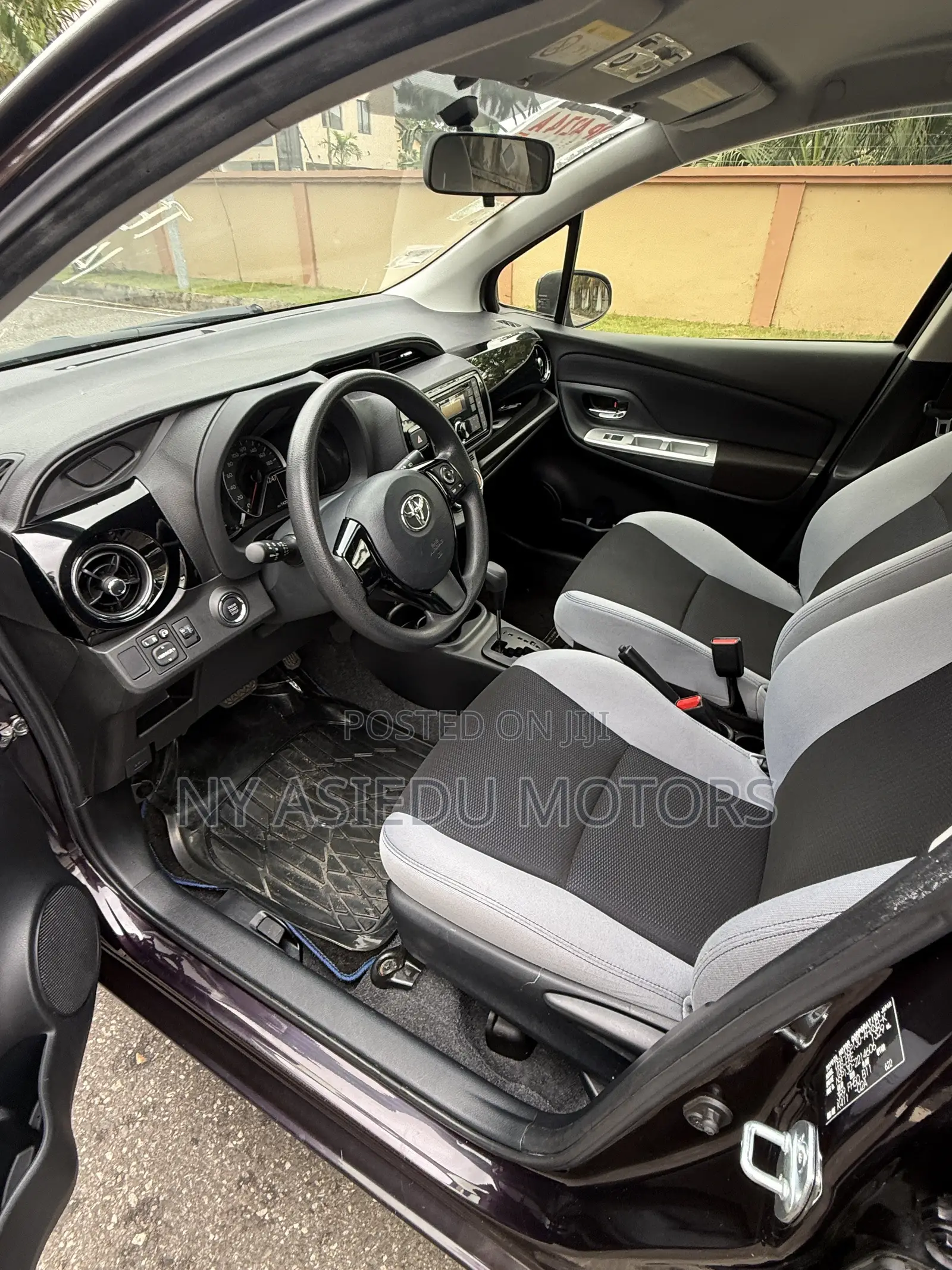 Toyota Vitz 1.3 FWD 3dr 2015 Burgundy