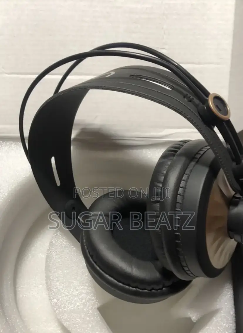 Studio Headphone.(monitors)Yanmia