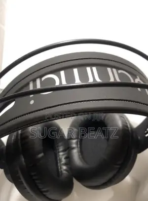 Studio Headphone.(monitors)Yanmia