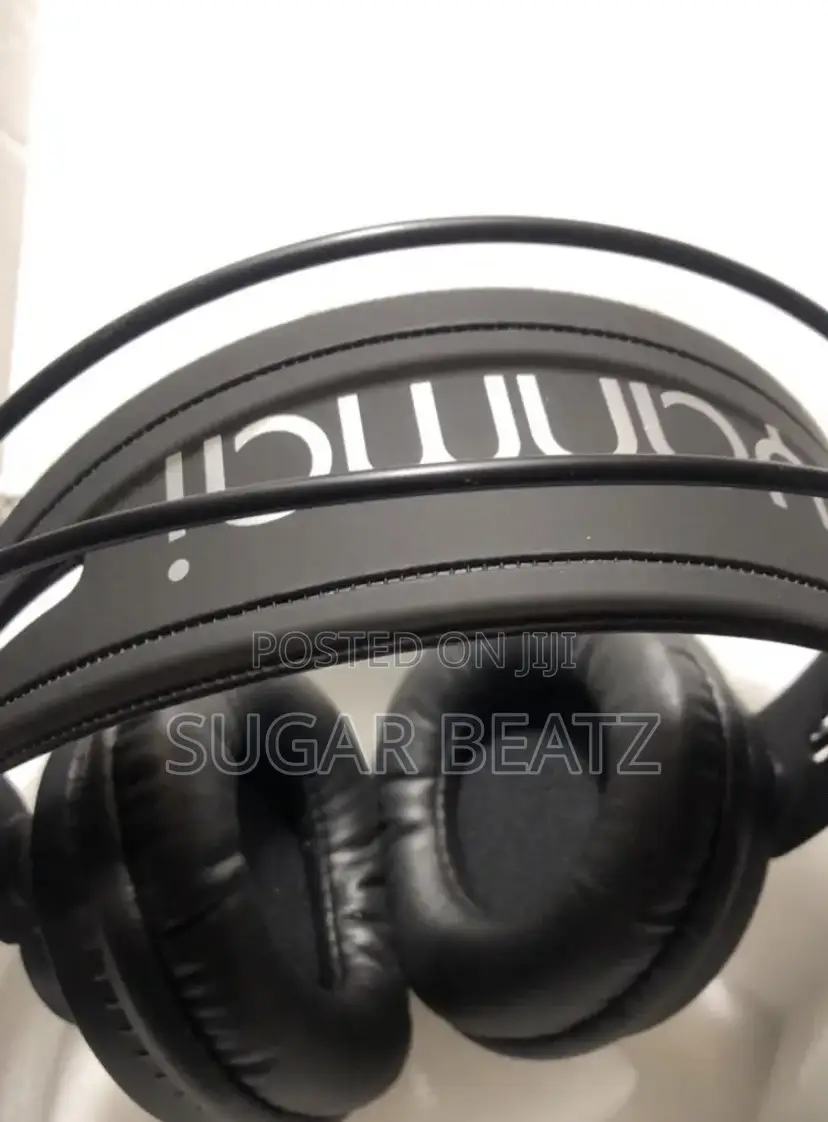 Studio Headphone.(monitors)Yanmia