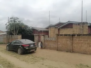 5bdrm House in Pobiman Township, Amasaman for sale
