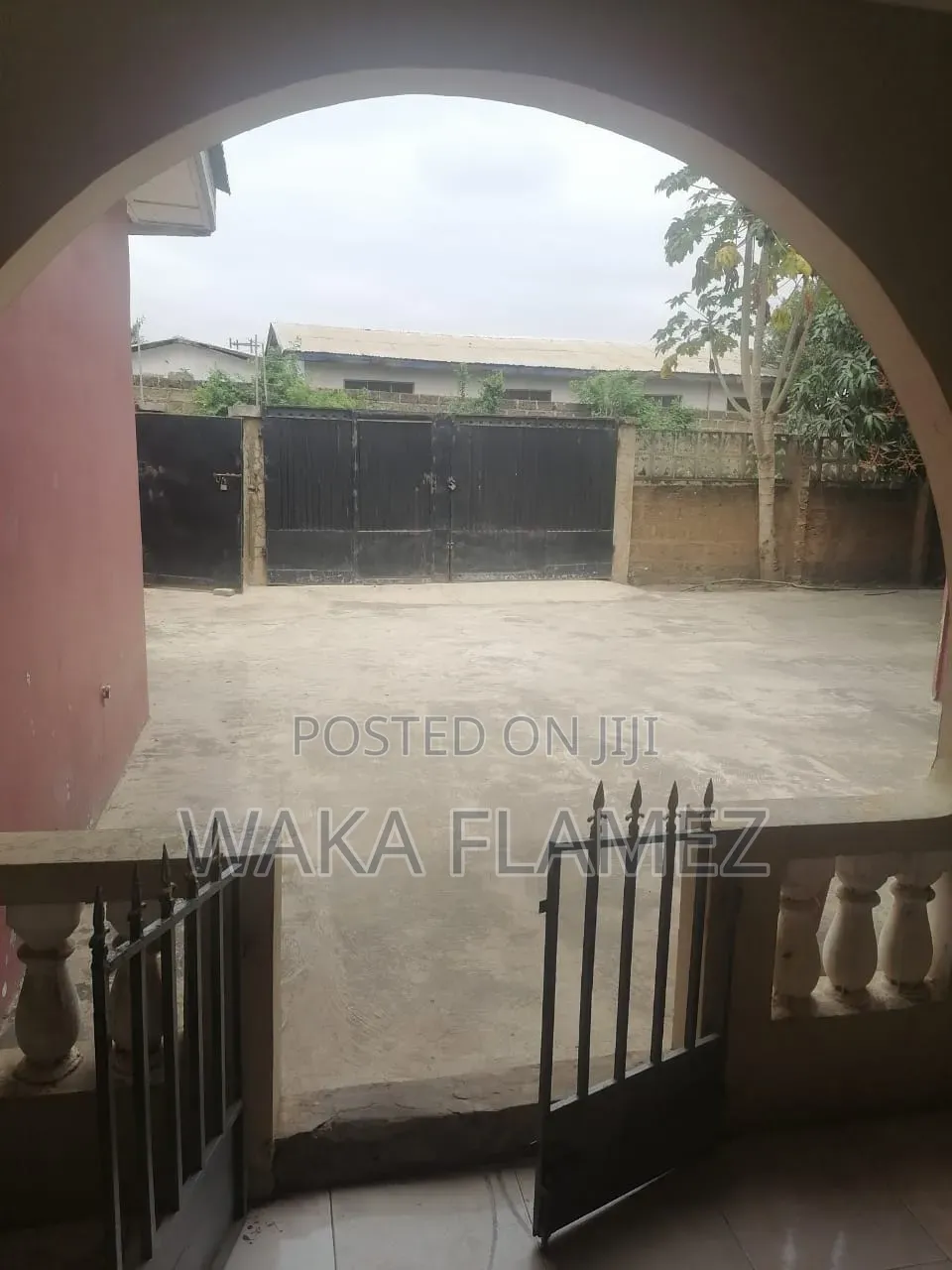 5bdrm House in Pobiman Township, Amasaman for sale