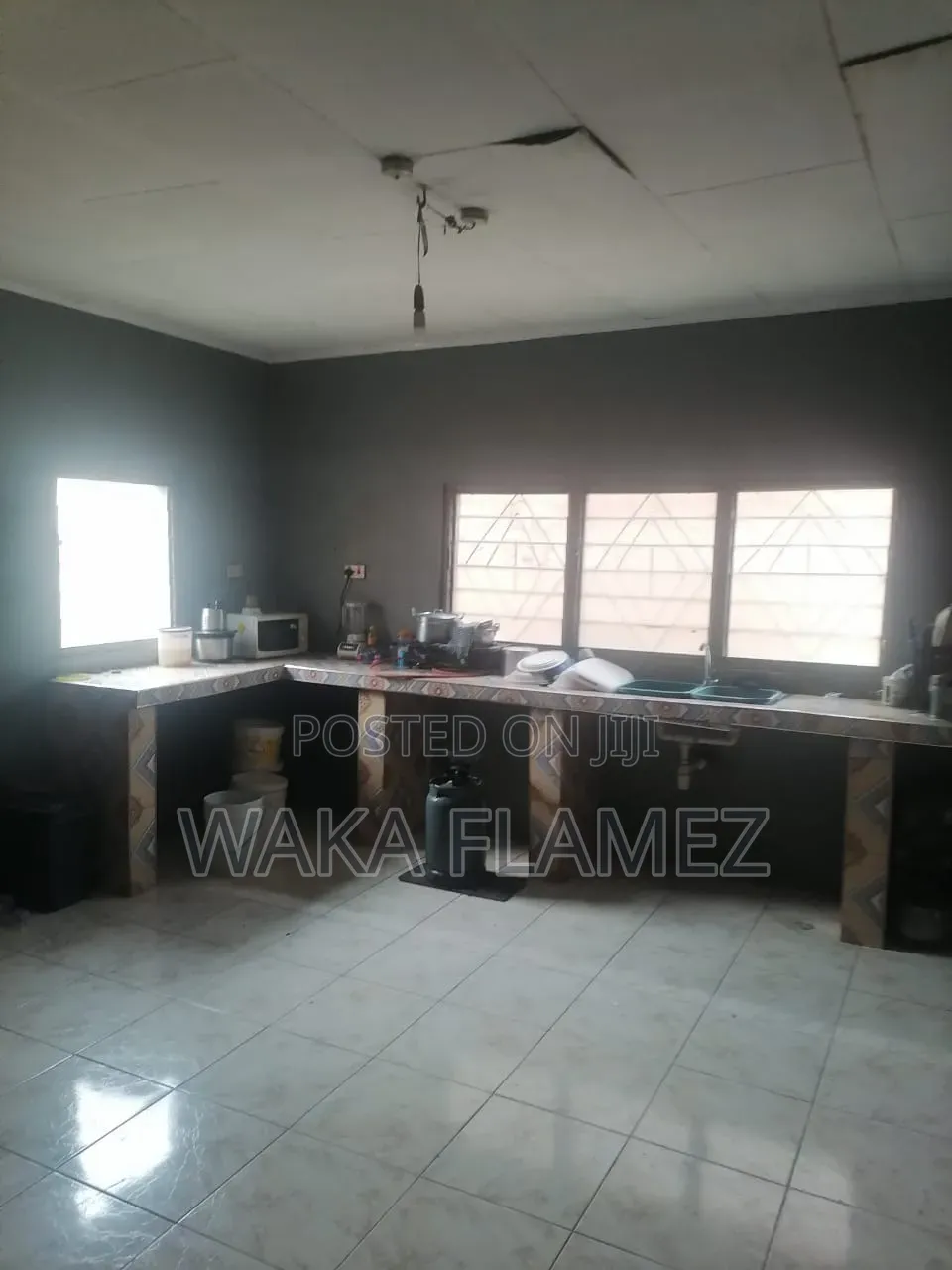 5bdrm House in Pobiman Township, Amasaman for sale
