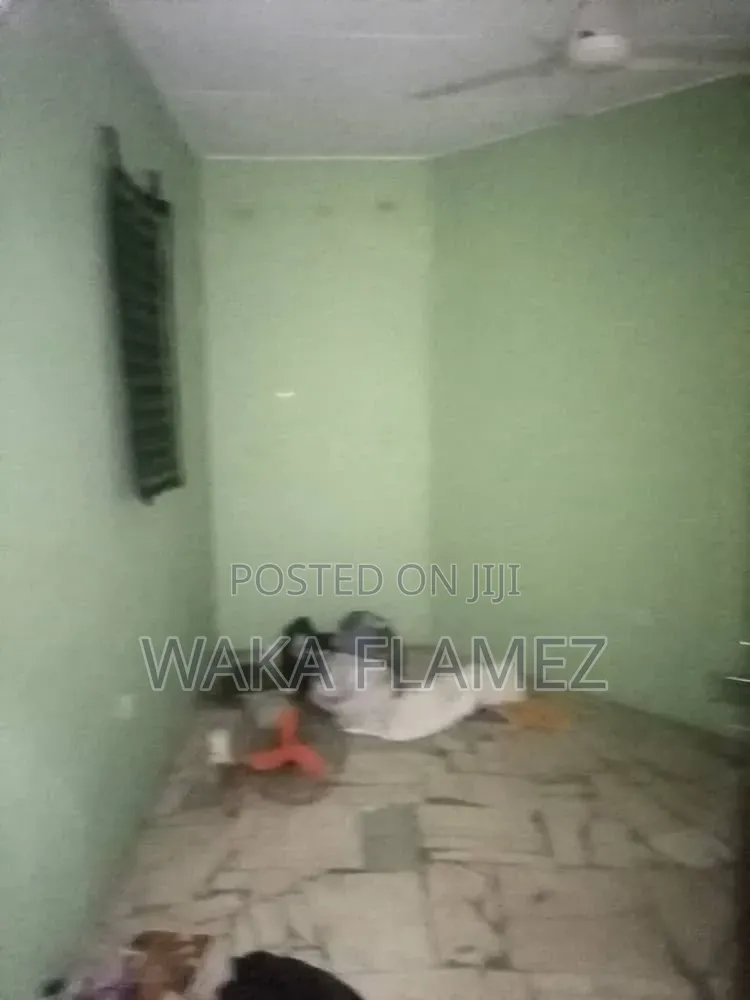 5bdrm House in Pobiman Township, Amasaman for sale