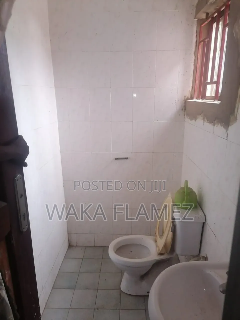 5bdrm House in Pobiman Township, Amasaman for sale