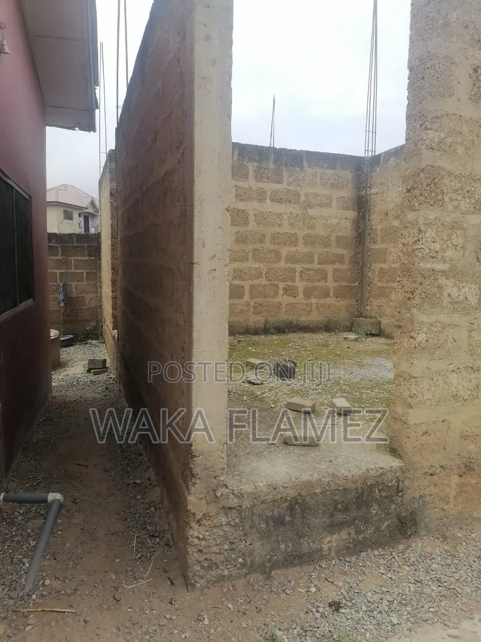 5bdrm House in Pobiman Township, Amasaman for sale