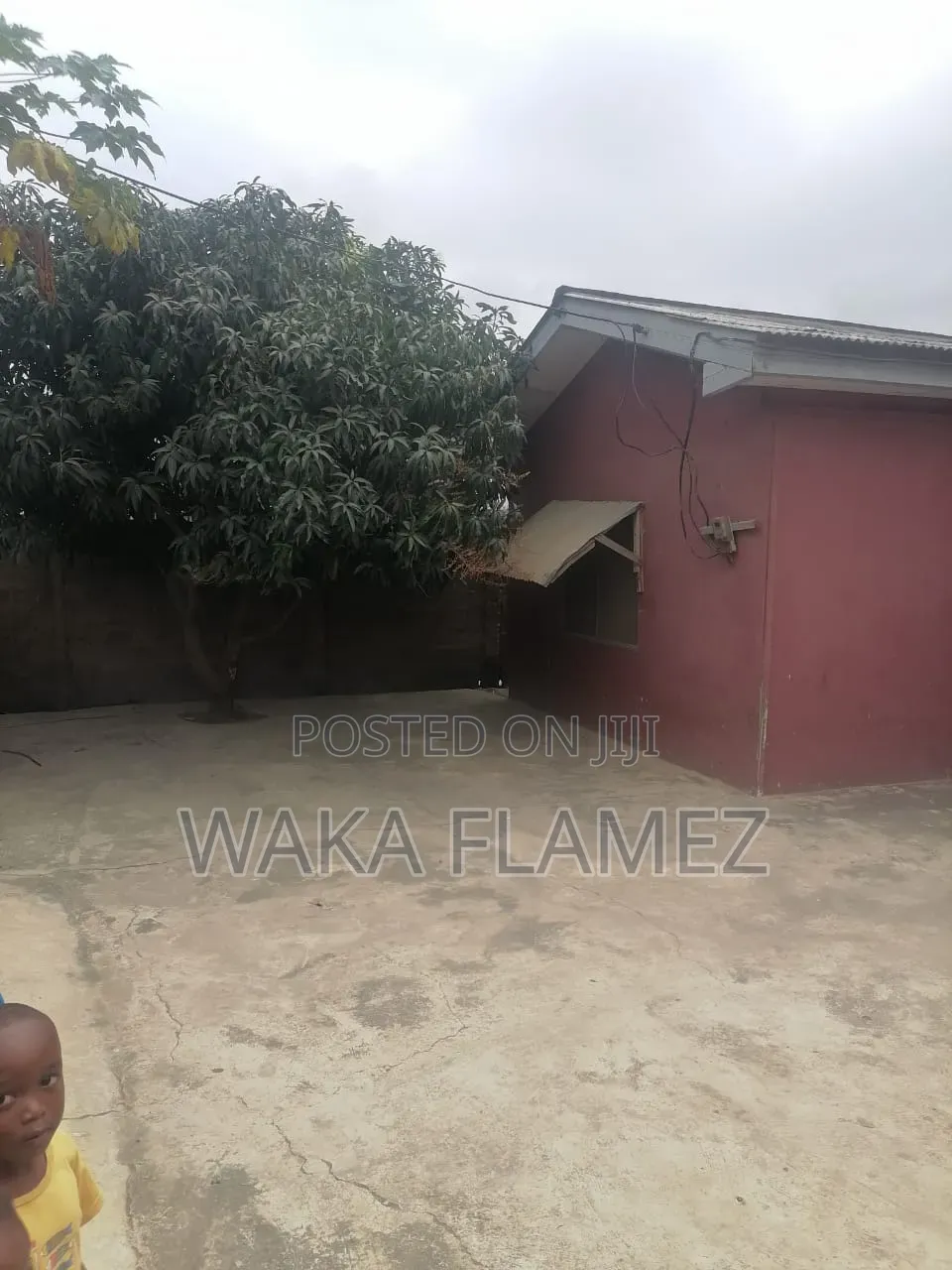 5bdrm House in Pobiman Township, Amasaman for sale
