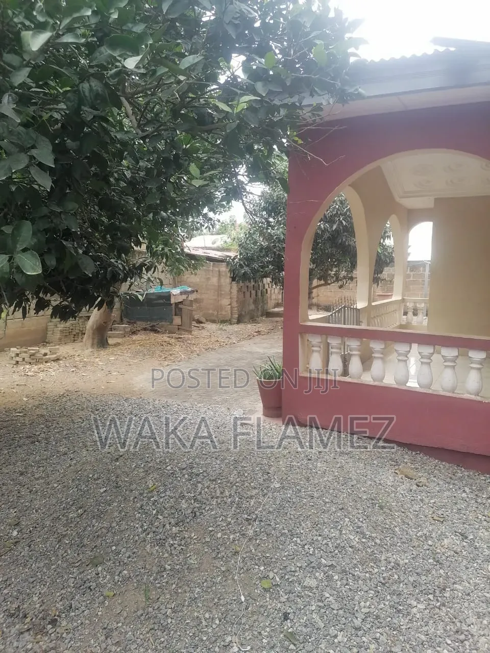 5bdrm House in Pobiman Township, Amasaman for sale