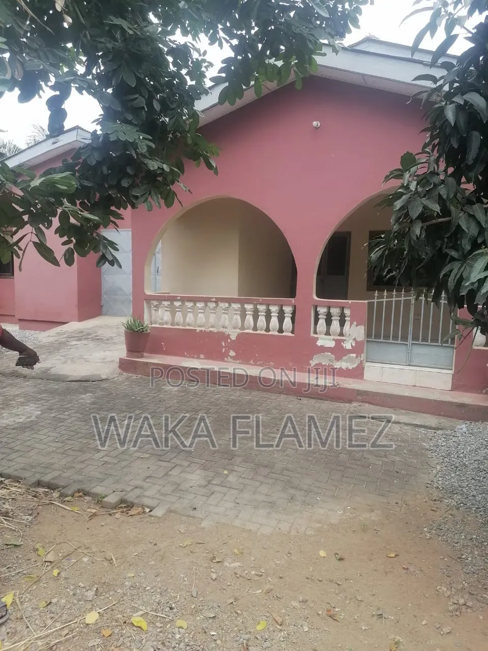 5bdrm House in Pobiman Township, Amasaman for sale