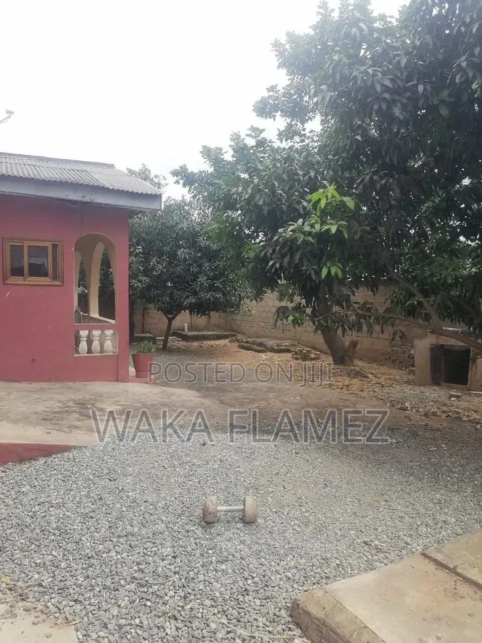 5bdrm House in Pobiman Township, Amasaman for sale