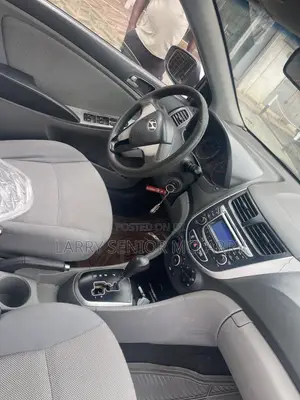 Hyundai Accent SE 2013 Silver