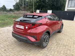 Toyota C-HR 2022 Red