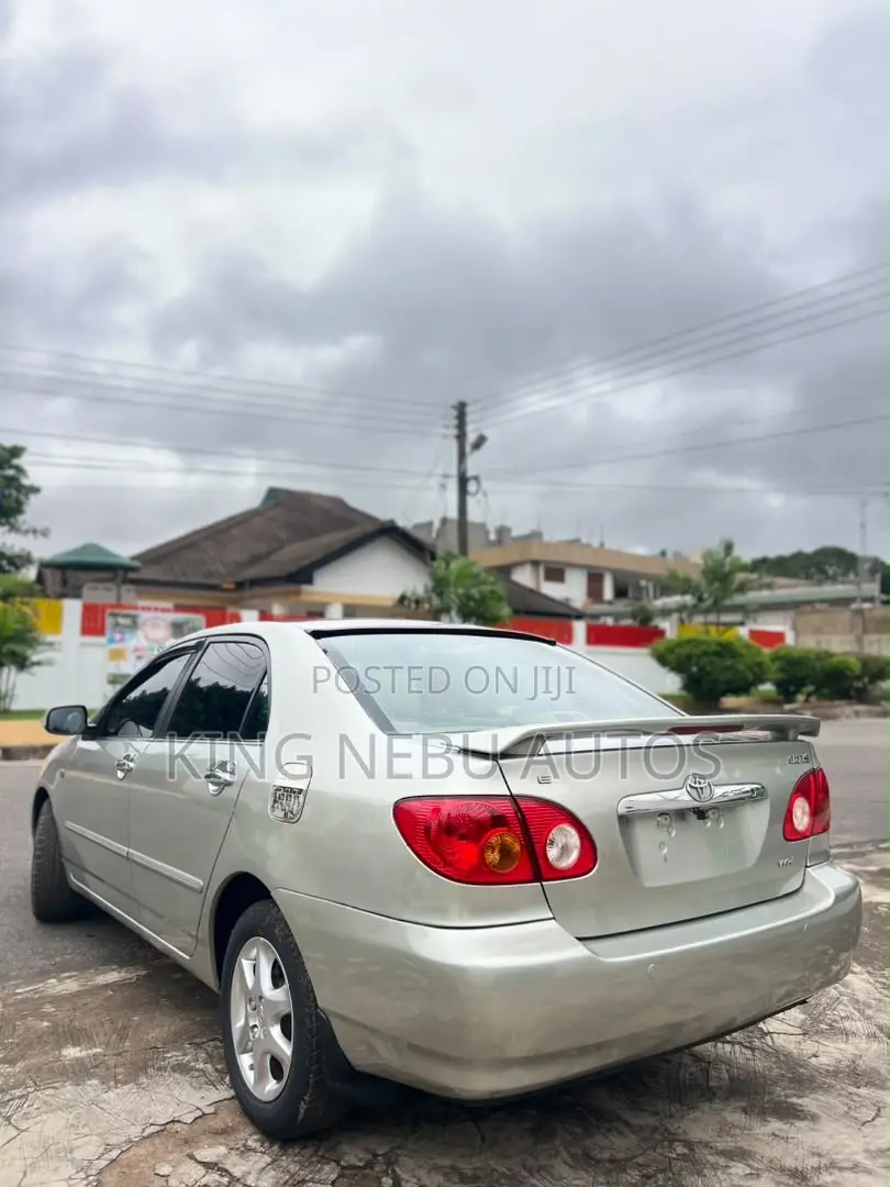 Toyota Corolla Altis 2013 Gold
