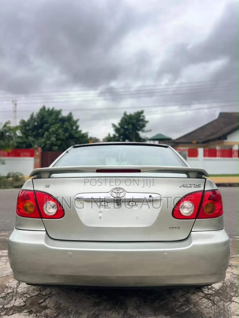 Toyota Corolla Altis 2013 Gold