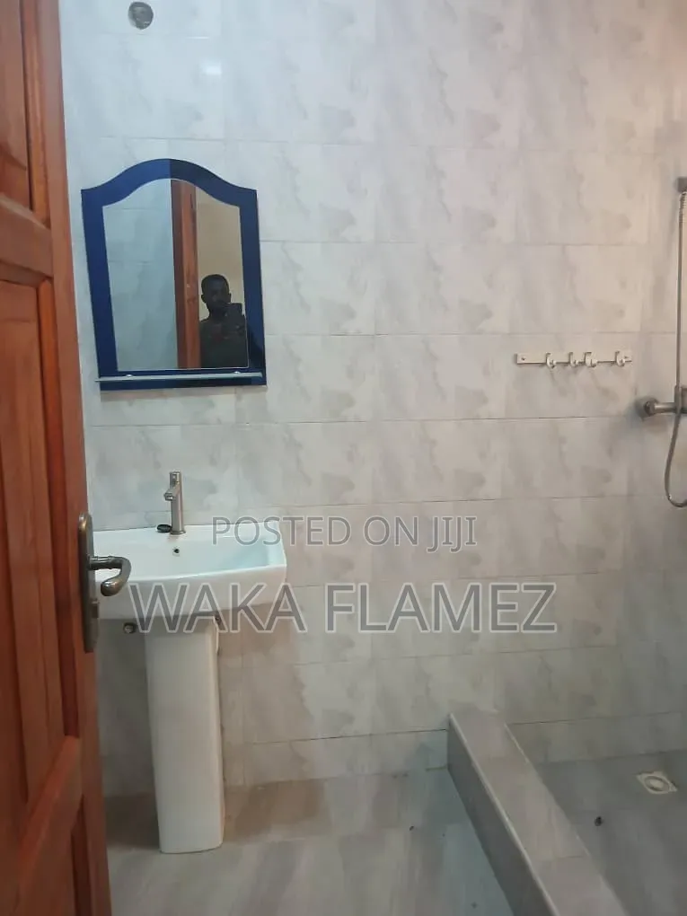 5bdrm House in Pokuase for rent