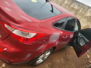 Ford Focus 2014 Red