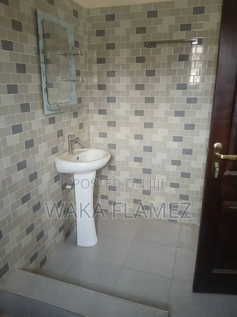 2bdrm Block of Flats in Sofo Maame, Amasaman for rent