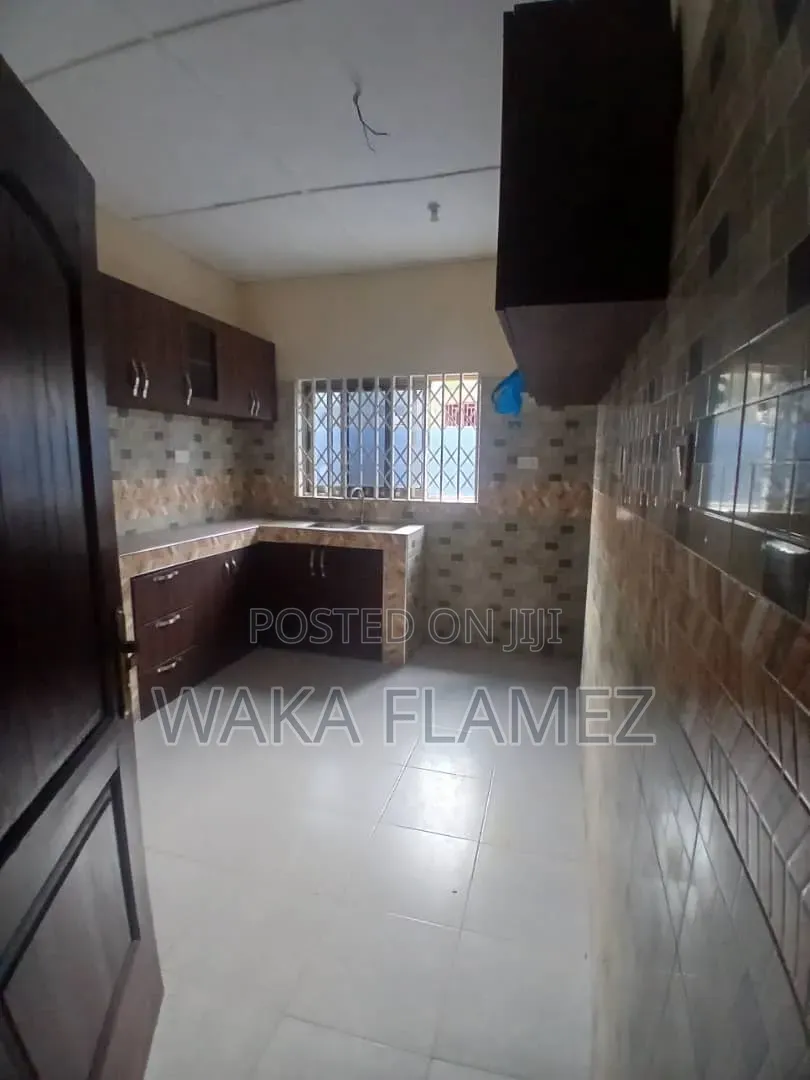 2bdrm Block of Flats in Sofo Maame, Amasaman for rent