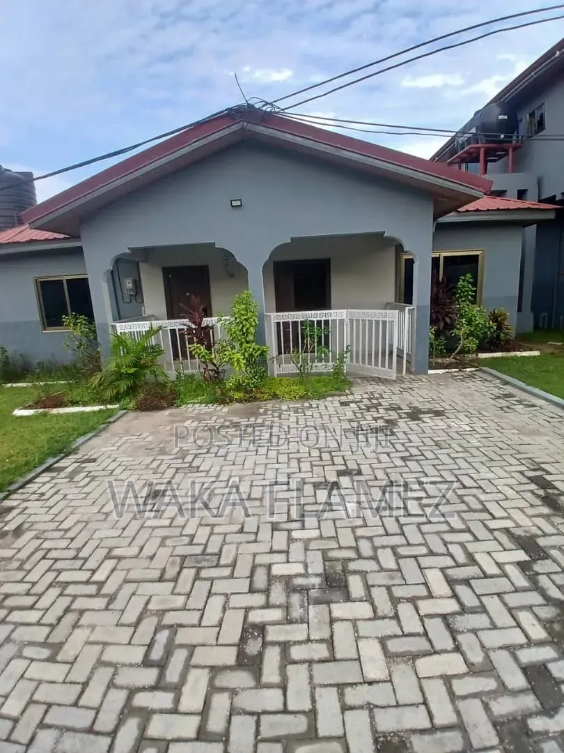 2bdrm Block of Flats in Sofo Maame, Amasaman for rent