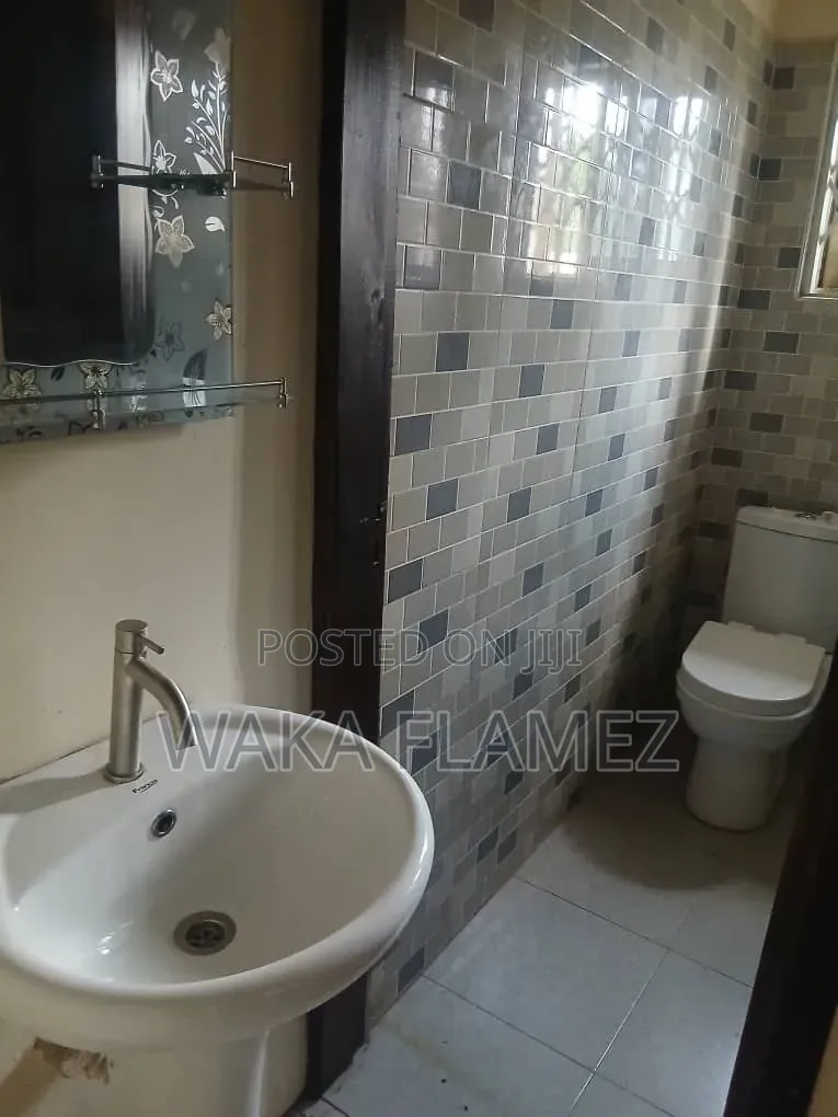 2bdrm Block of Flats in Sofo Maame, Amasaman for rent