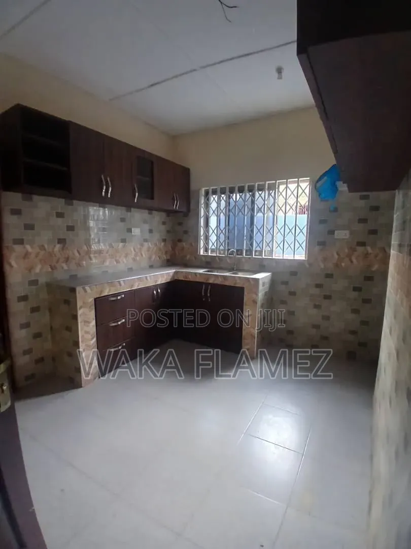 2bdrm Block of Flats in Sofo Maame, Amasaman for rent