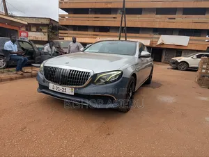 Mercedes-Benz 200E 2020 Gray