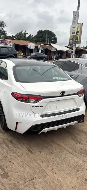 Toyota Corolla LE 2020 White