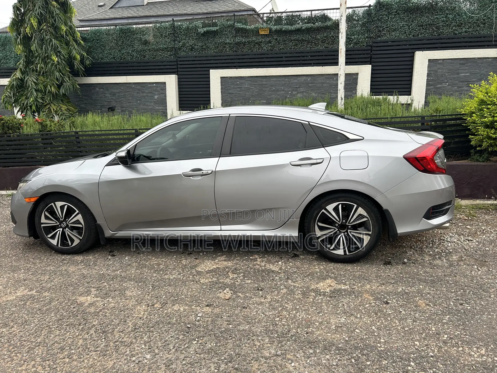 Honda Civic EX 4dr Hatchback (1.5L 4cyl) 2017 Gray