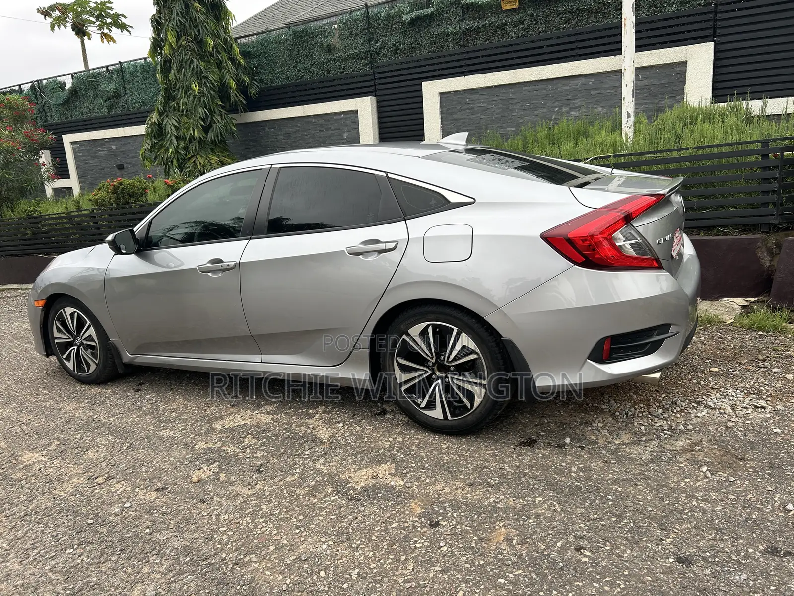 Honda Civic EX 4dr Hatchback (1.5L 4cyl) 2017 Gray