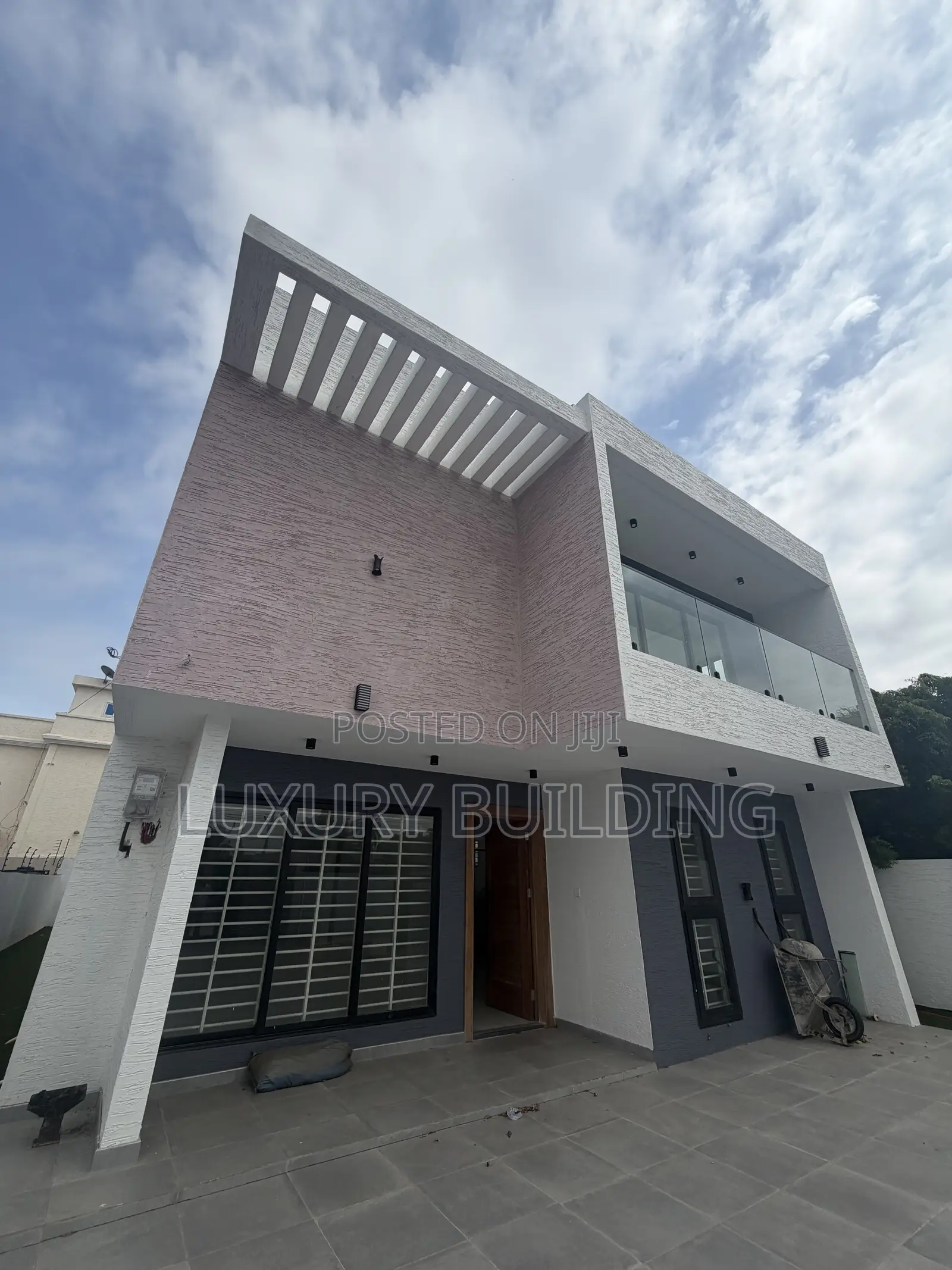 4bdrm House in Sakumono for sale