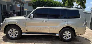 Mitsubishi Pajero IO 2013 Gold