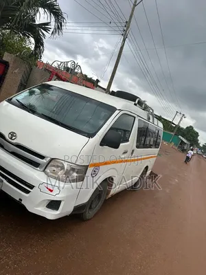 Toyota HiAce 2013 White