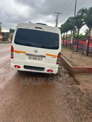 Toyota HiAce 2013 White