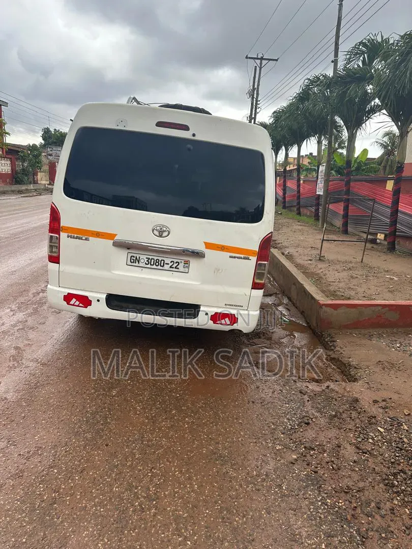 Toyota HiAce 2013 White