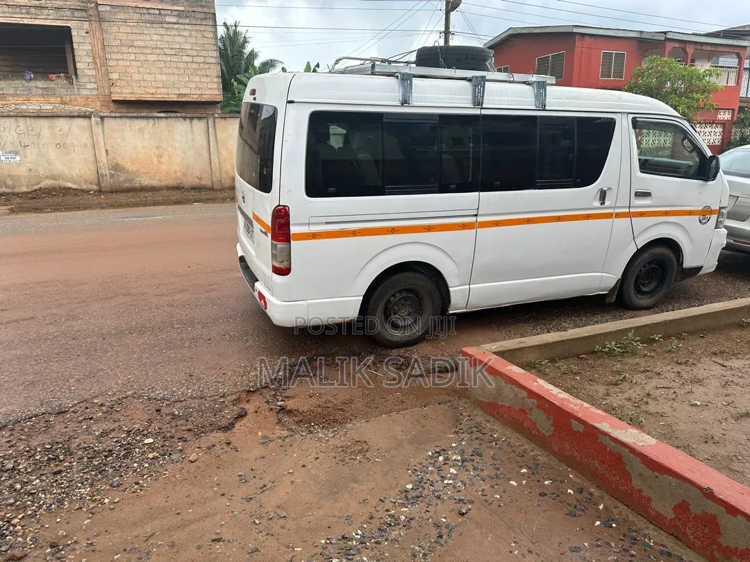Toyota HiAce 2013 White