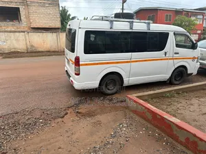 Toyota HiAce 2013 White