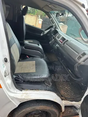 Toyota HiAce 2013 White