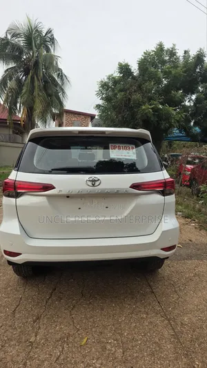 Toyota Fortuner 2025 White