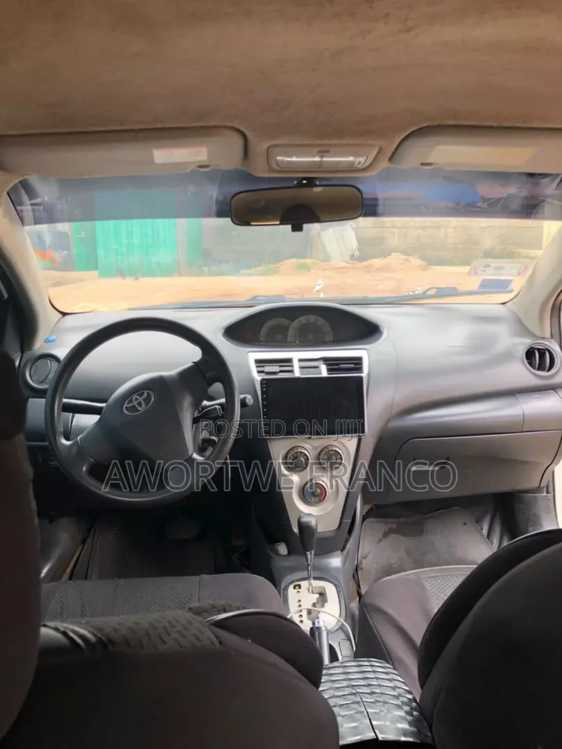 Toyota Yaris 2009 White