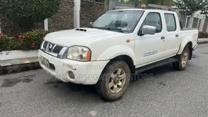 Nissan Hardbody 2018 White