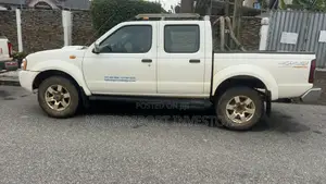 Nissan Hardbody 2018 White