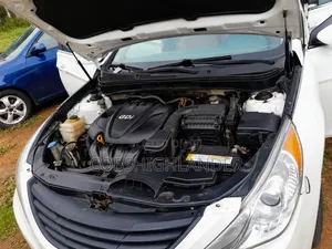 Hyundai Sonata SE 2.0T Sedan FWD (2.0L 4cyl 6A) 2012 White