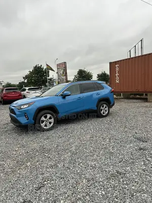 Toyota RAV4 XLE AWD 2019 Blue