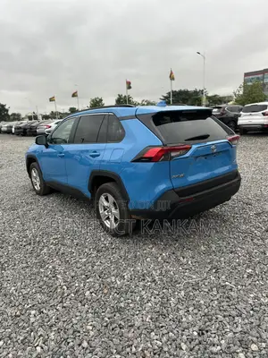 Toyota RAV4 XLE AWD 2019 Blue