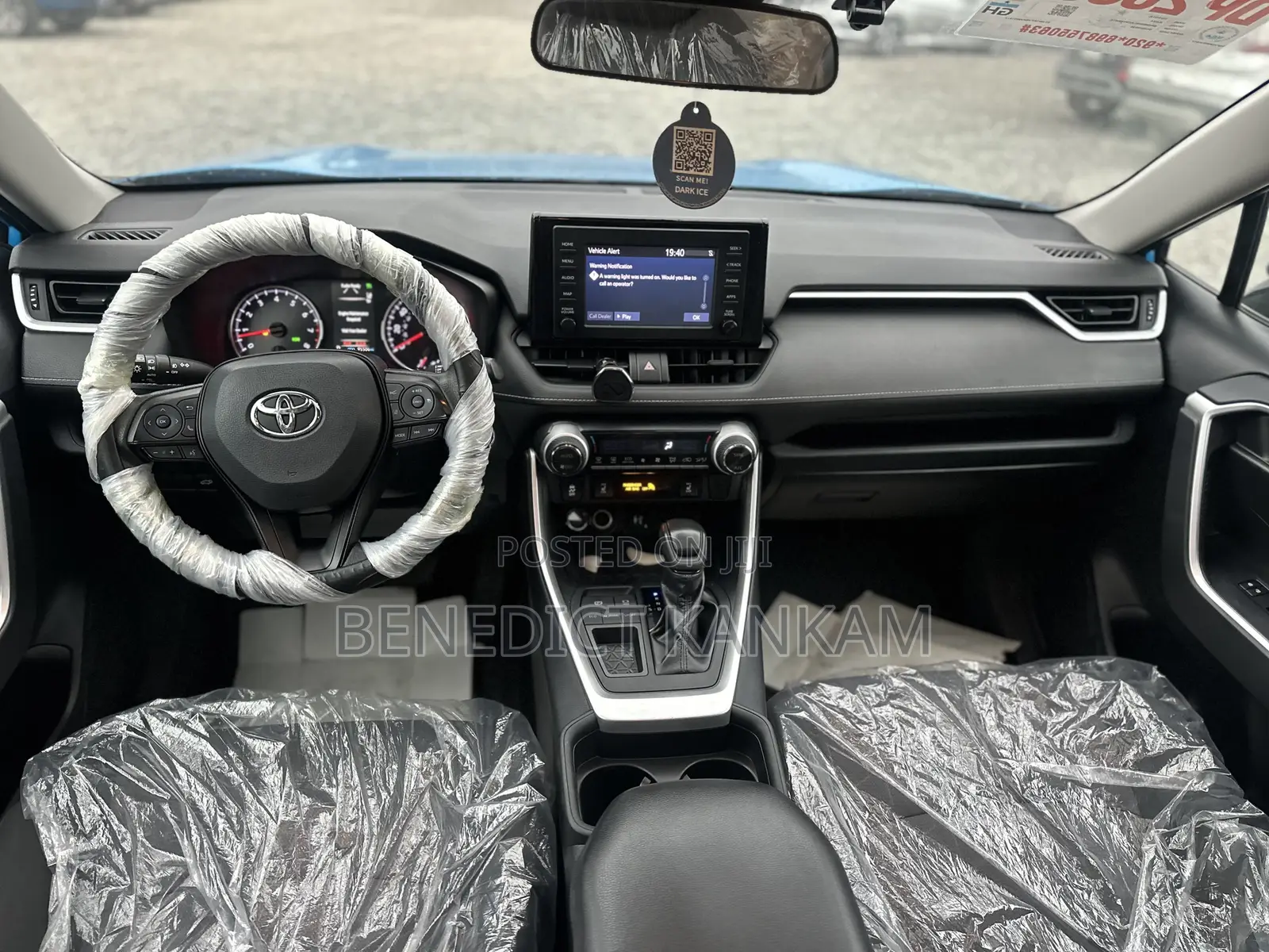 Toyota RAV4 XLE AWD 2019 Blue